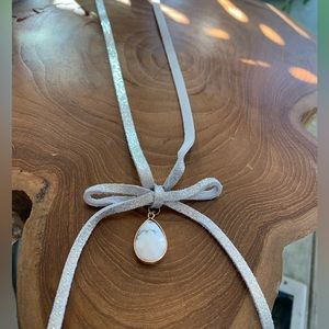 Pleather silver bow necklace with magnesite pendant